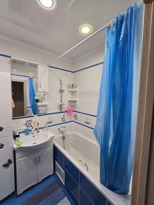 Сдам шикарную 4к квартиру на Лазурном. Автономное газовое отопление