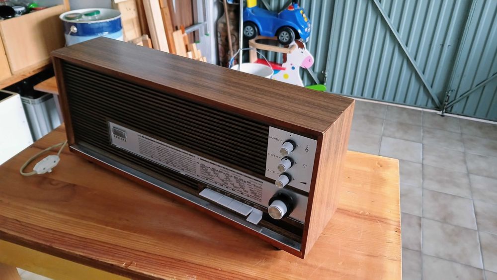 Radio antigo Philips modelo Stela