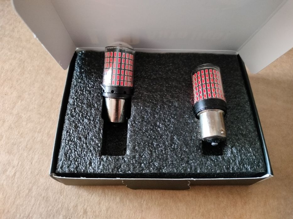 Żarówki czerwone Led P21W