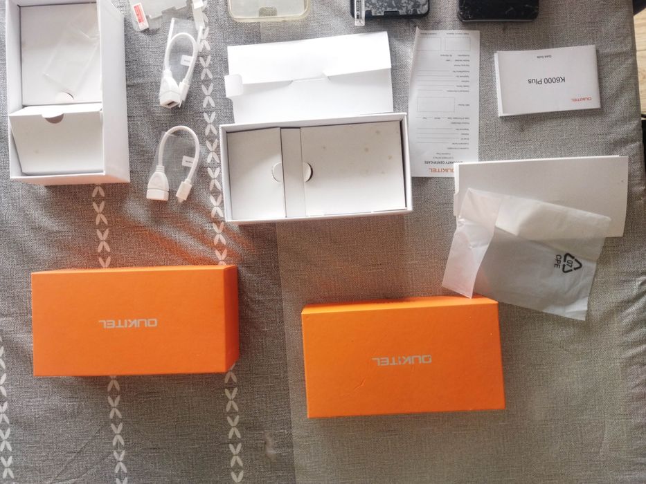 2 telemóveis smartphone Oukitel k6000 plus na caixa para peças