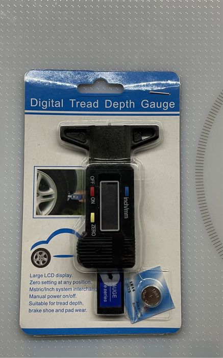 Miernik elektroniczny głębokości bieżnika