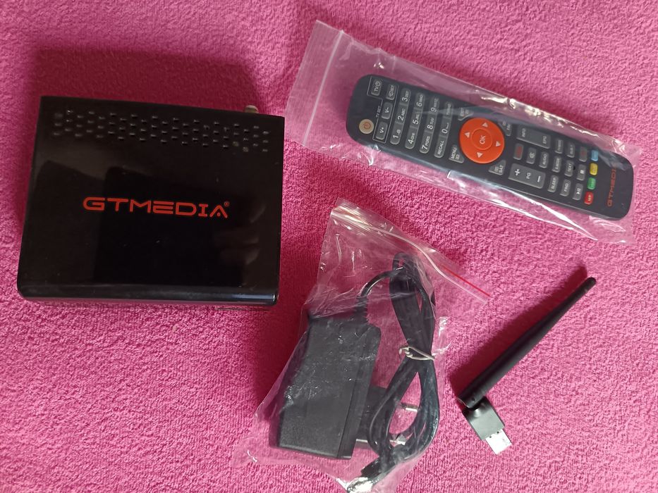 Dekoder satelitarny GTMedia V7 s2x Full HD 1080P.