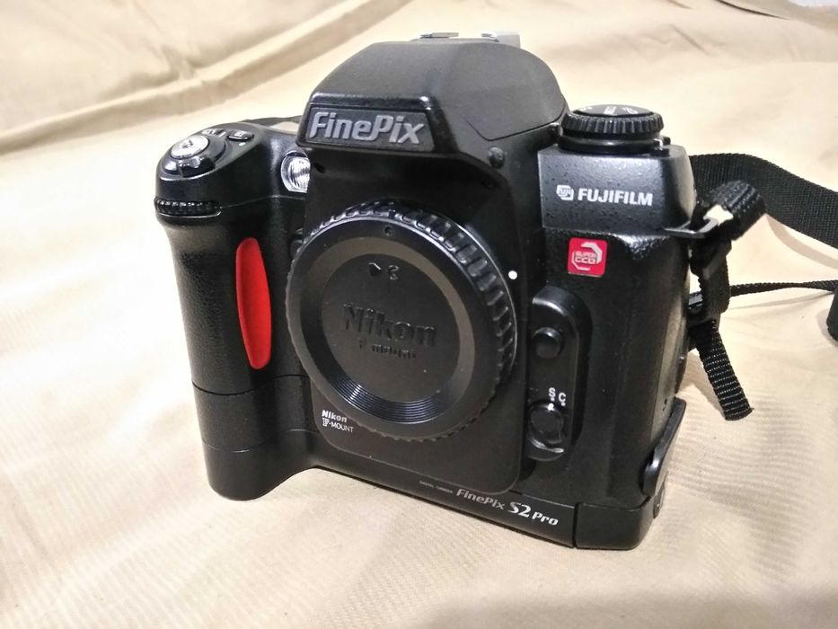 Продам фотоапарат Fujifilm Finepix S2 Pro