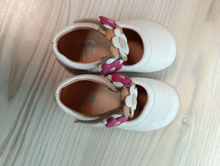 Взуття для дівчинки