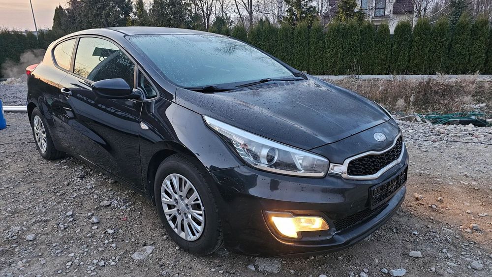 Opel Astra Kia Ceed  CUPE  2013  benzyna 1.4