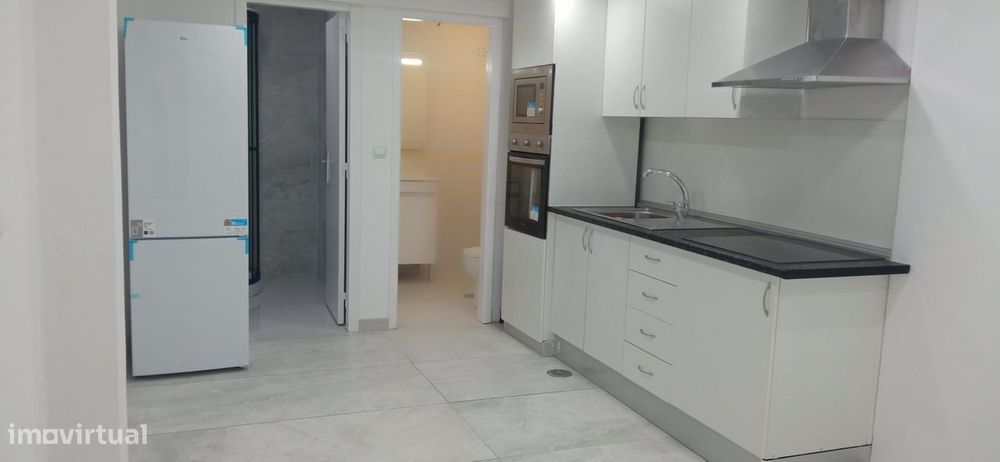 Vende-se Loja em Vale Milhaços Remodelada