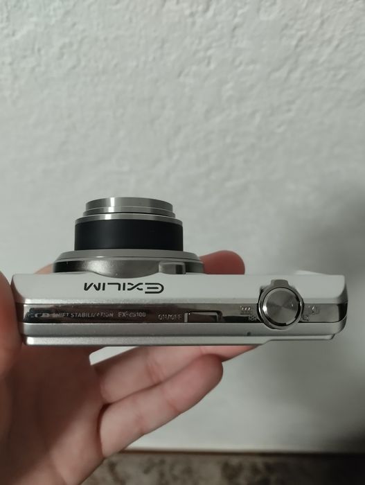 Цифровий фотоапаратpus  casio exilm ex-zs100