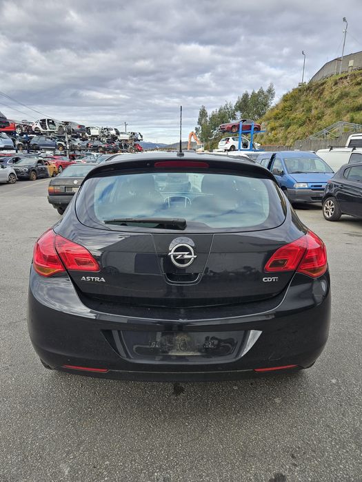 Opel Astra J 1.7 CDTi de 2011 para peças