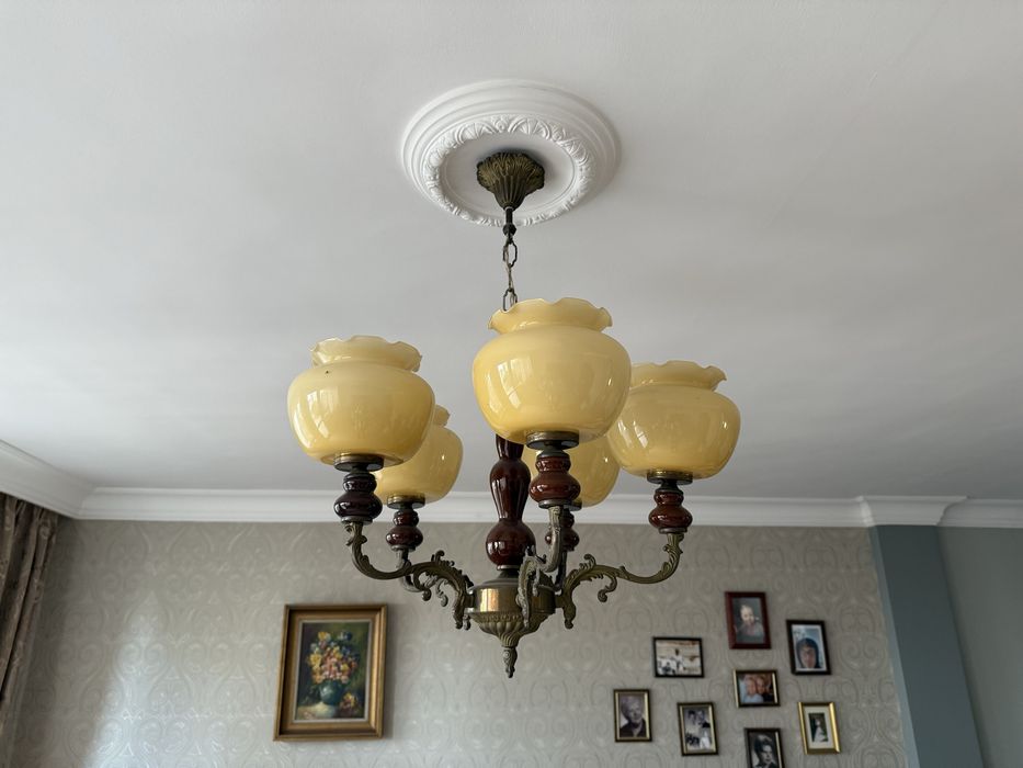 Sprzedam lampę z orginalnymi kloszami