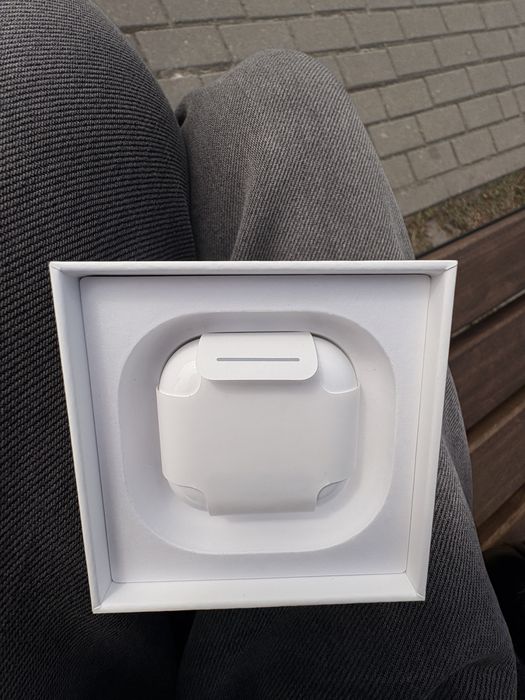 AirPods 4 (2024)