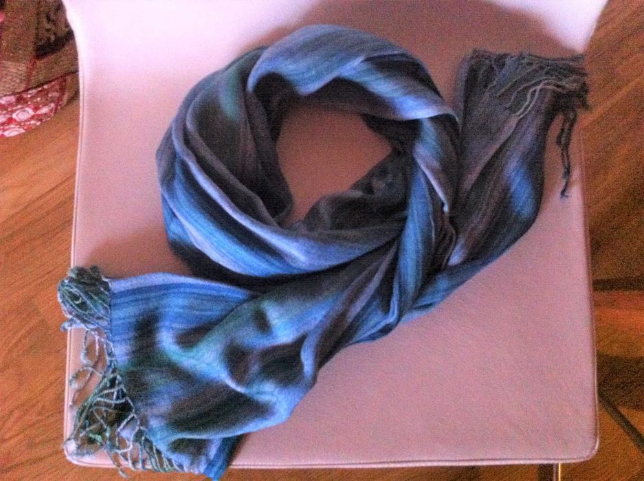 Echarpe de ​Primavera​/Verão às riscas, de ​t​ons azuis