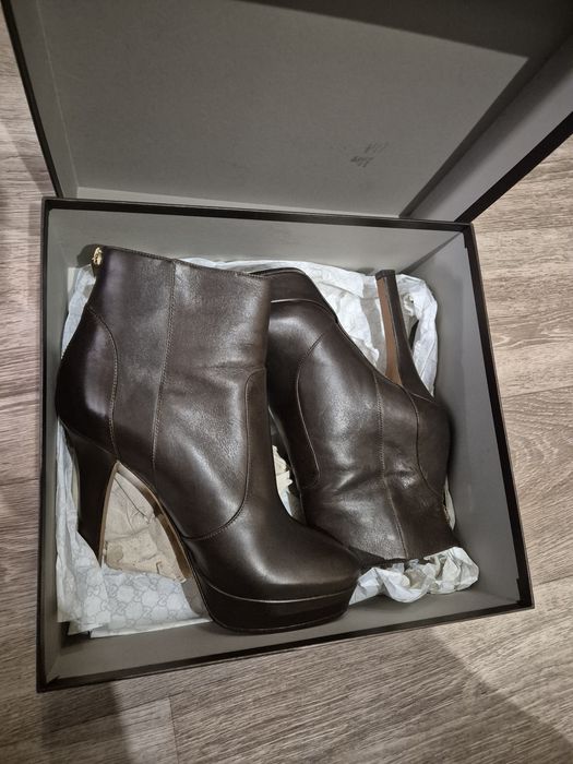 Продам женские ботильйоны Jimmy  Choo