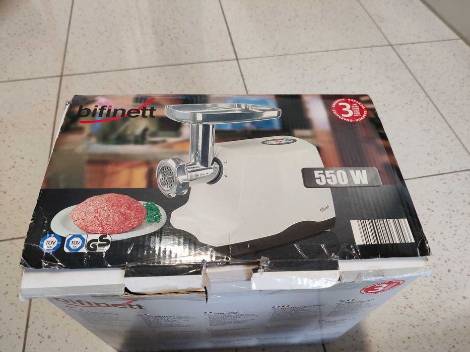 Máquina de Picar Carne Bifinett 550W | Completa com Acessórios
