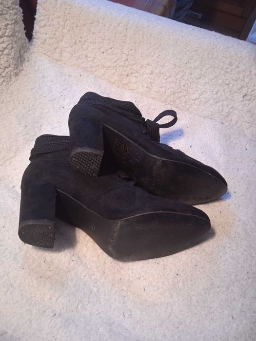Botki damskie czarne na obcasie rozmiar 38 wielka okazja
