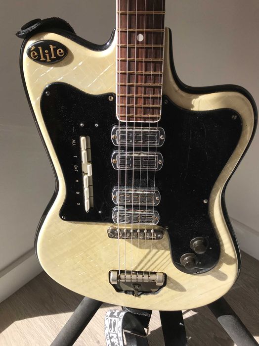 1964 Crucianelli Elite Model 40-V "Sparkle Top"guitar - 4 pickups