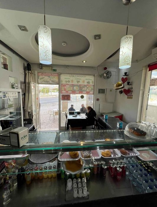 Trespasse excelente oportunidade!Cafe em Almada