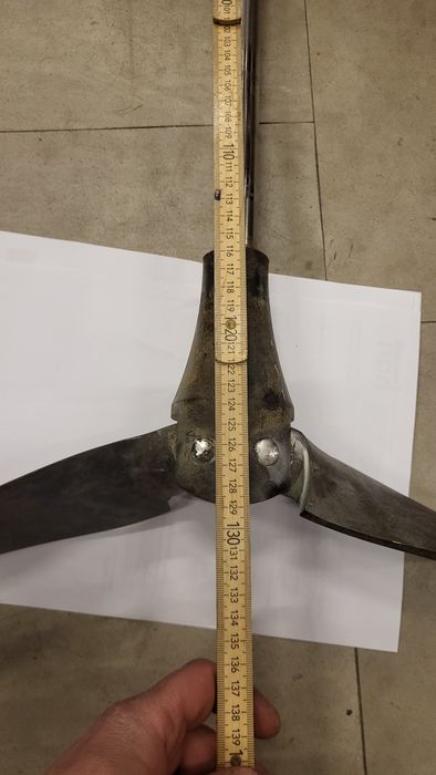 Śruba napędowa z wałem do łodzi