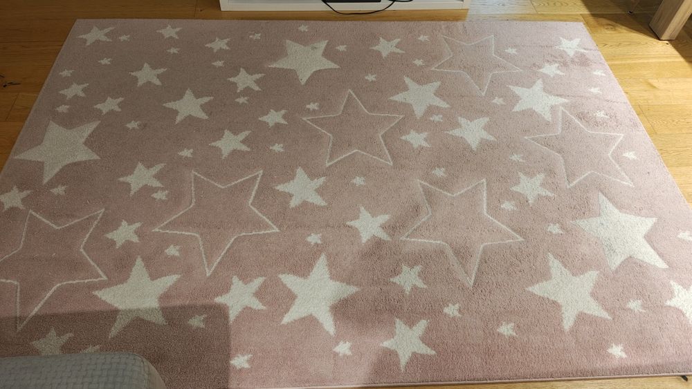 Dywan różowy gwiazdki
