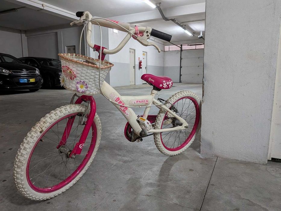Bicicleta Rosa e Branca de Criança