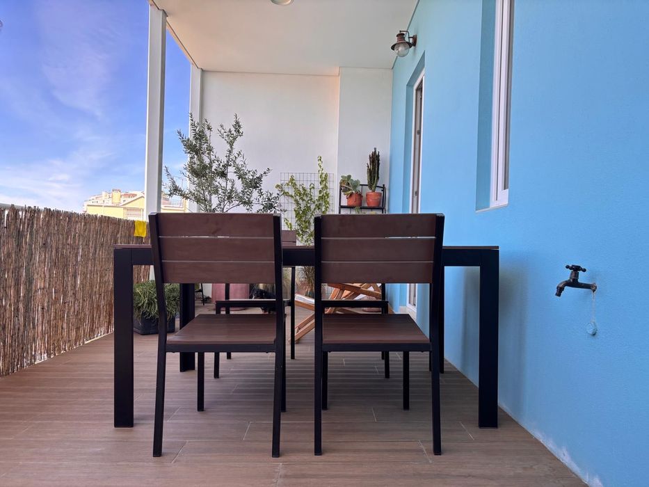 Mesa + 4 cadeiras para exterior. Ikea Falster usada em bom estado
