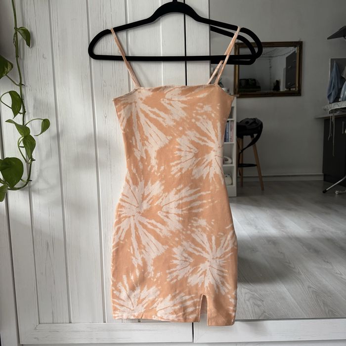 Sukienka krótka obcisła na raniączkach tie die brzoskwioniowa