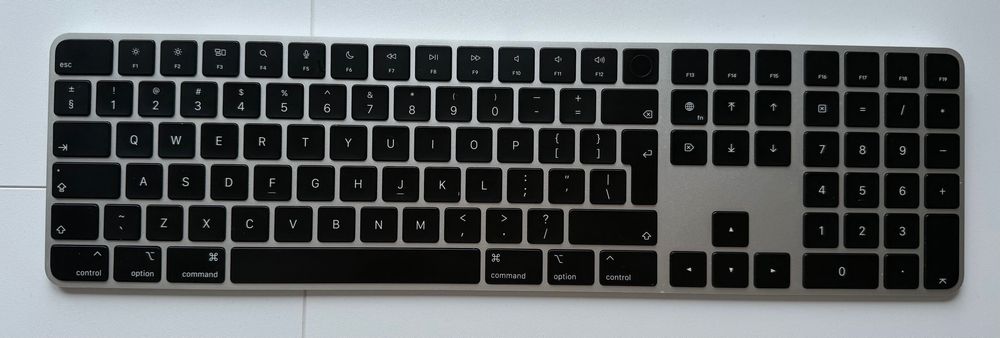 Apple Magic Keyboard com Touch ID e Teclado Numérico (US)