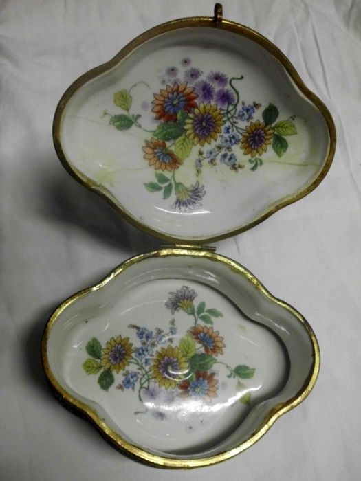 antiga caixa francesa-porcelana pintada á mão-Chateau des trois mulins