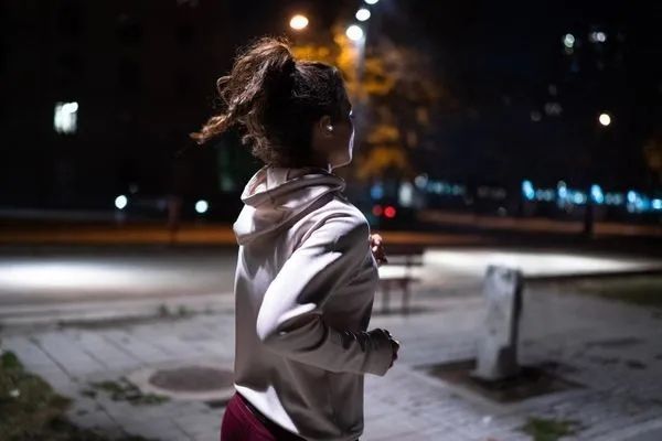 outlet słuchawki bezprzewodowe dokanałowe jbl reflect mini nc