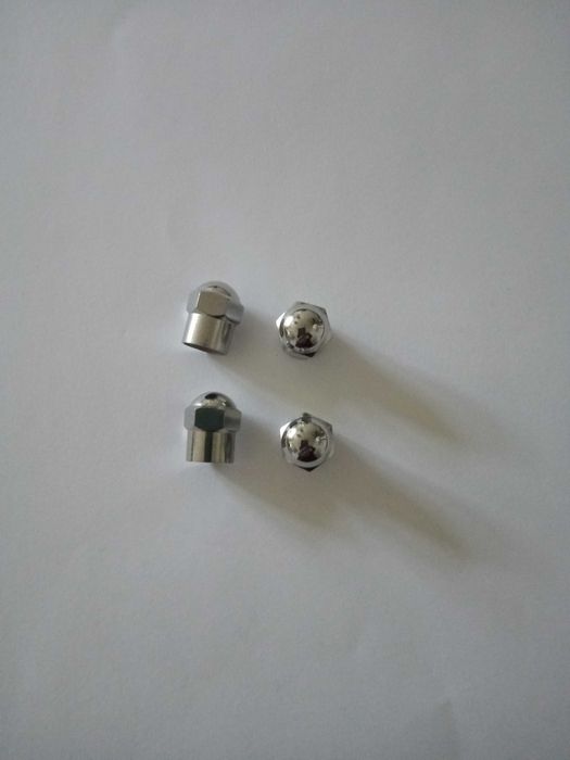 Nakrętki na wentyl chromowane niklowane   4 sztuki nowe