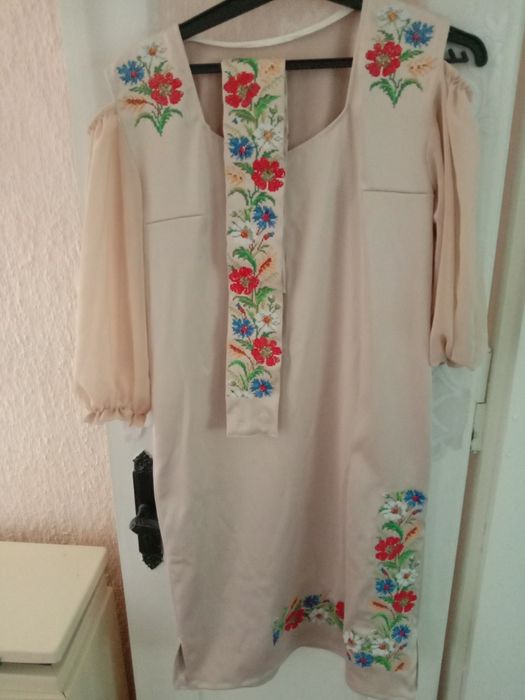 Вишите плаття машина вишивка