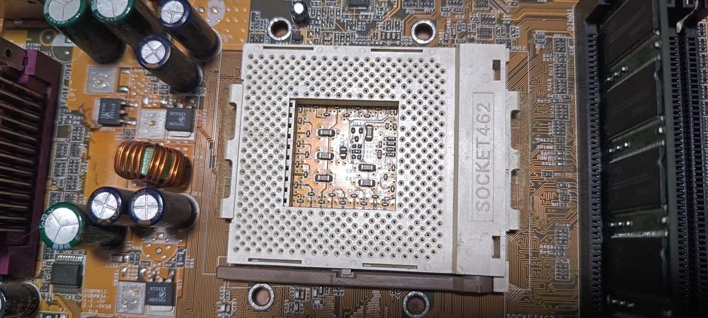 Комплект Asus a7v8x-x. amd athlon axda2400dkv3c. DDR 256mb