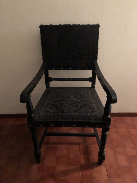 Sala de jantar antiga completa estilo Henrique II