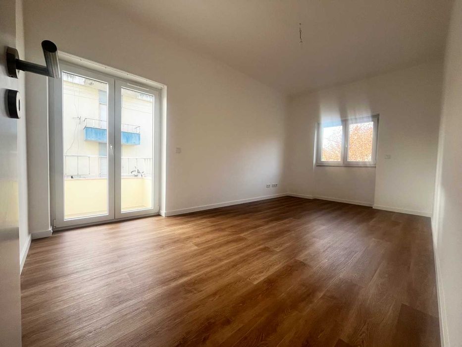 Arrenda-se Apartamento T2 Remodelado - P. NOVO (Centro)