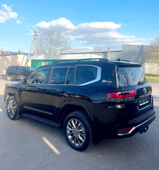 Toyota Land Cruiser 300