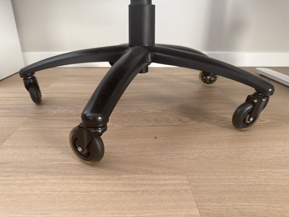 Продам офісне крісло.