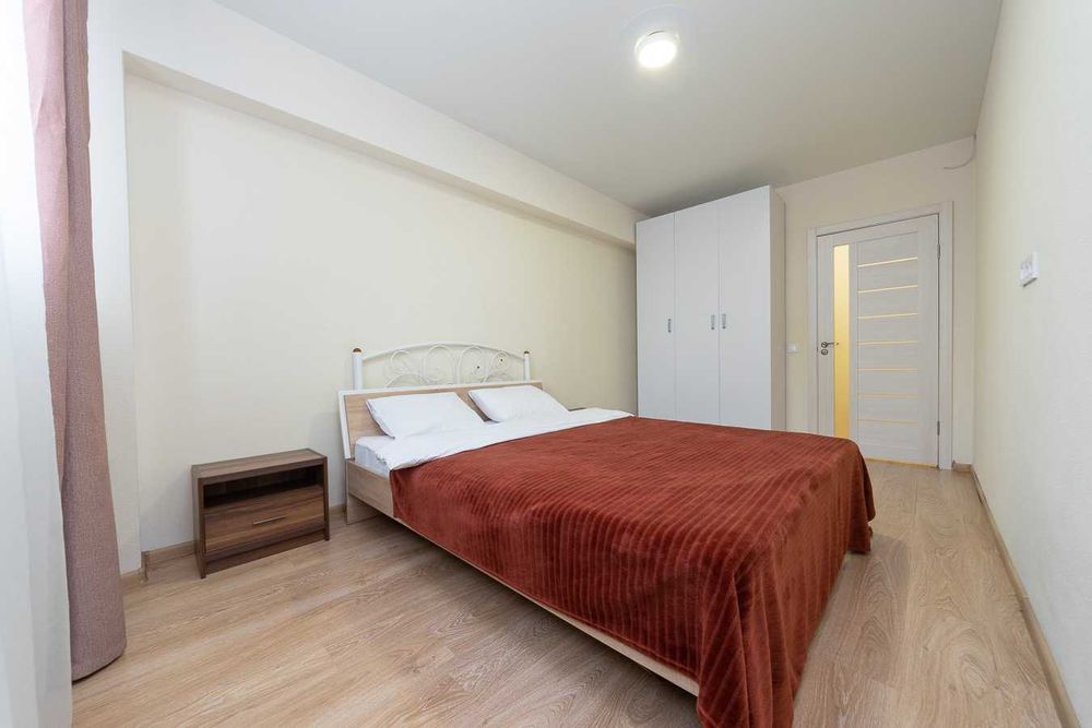 Подобово - простора і комфортна двокімнатна квартира біля метро.