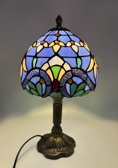 Stylowa Lampa Stołowa w Stylu Tiffany – Klasyka, Która Rozświetli Twoje Wnętrze