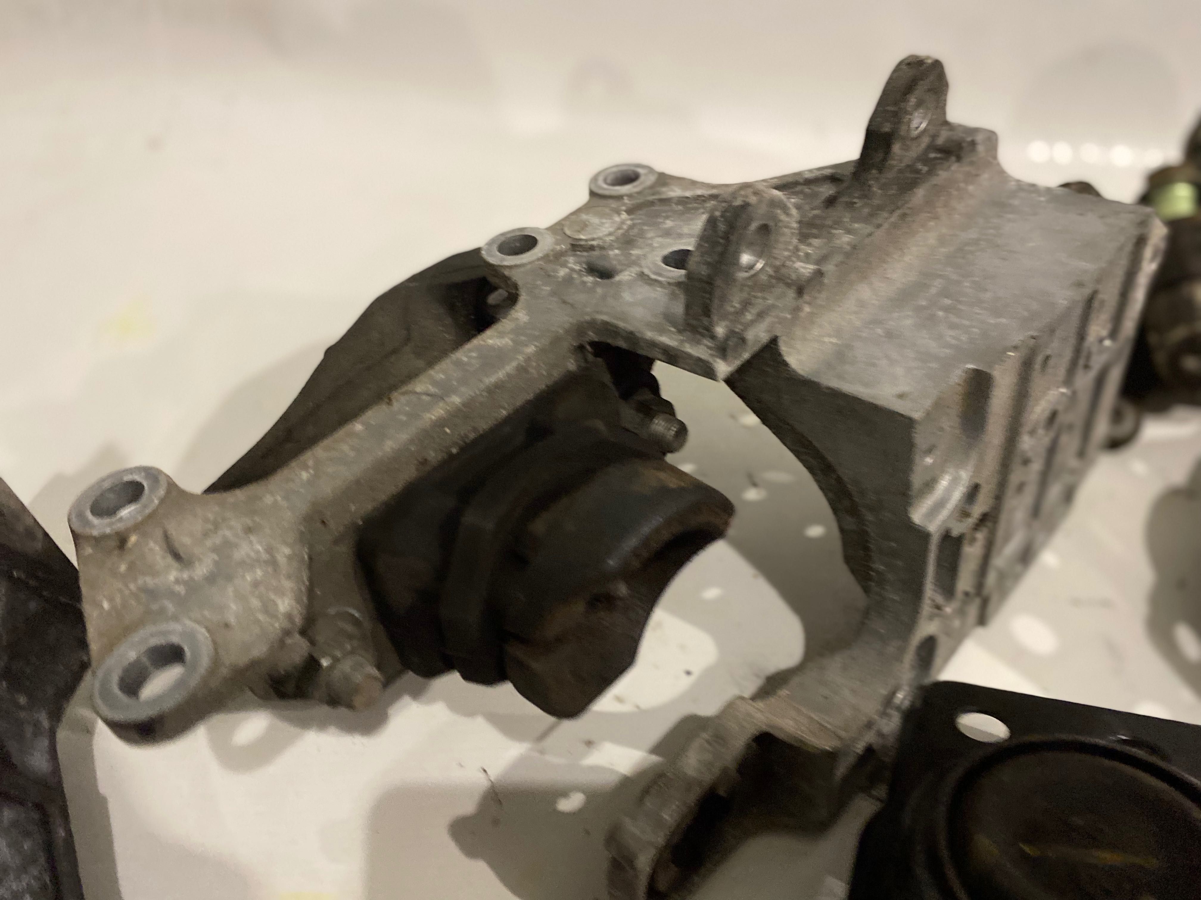 Подушка двигателя опора Nissan Qashqai j10 сценик меган кашкай 1.5 2.0 ...