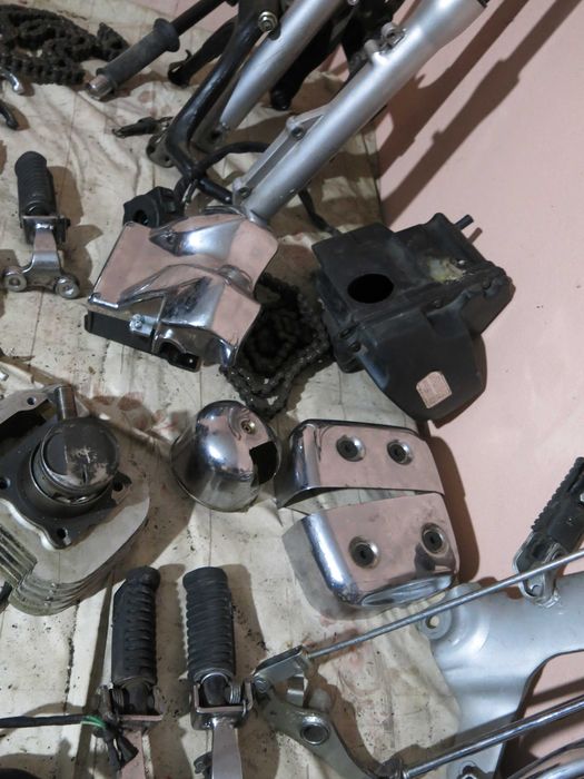 Stopki boczne Sym Husky 125.