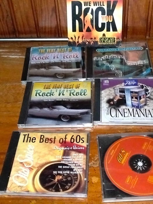 CDs de música entre outros