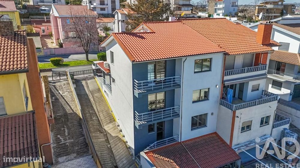 Casa / Villa T4 em Sé, Santa Maria e Meixedo de 200 m2