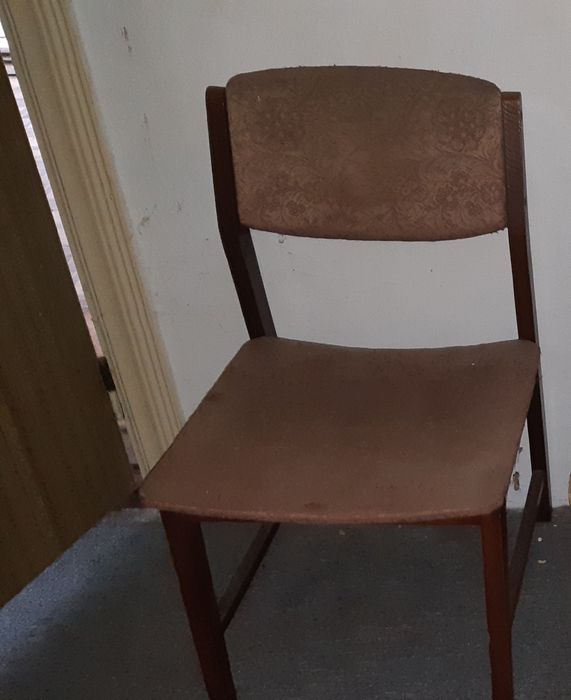 Стінка у вітальню,,стільці,трюмо,стіл письмовий, стіл офіс