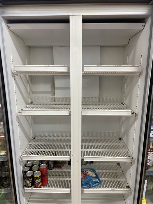 Холодильник вітринний