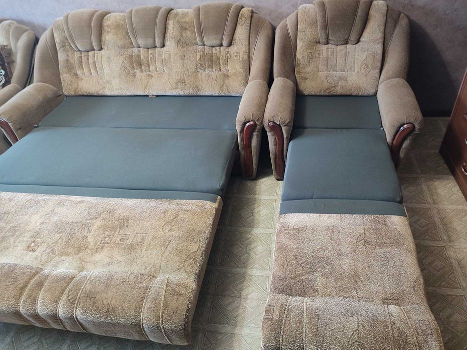 Диван з двома кріслами