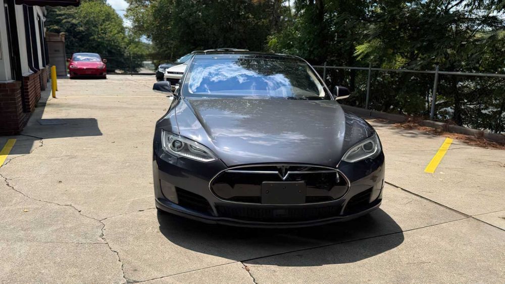 Tesla Model S P85D      2016
