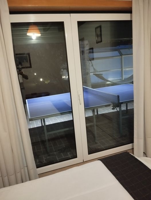Alugo quarto com casa de banho privada