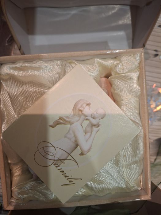 Порцелянова скульптурна фігурка" Господиня"(Pavone))"