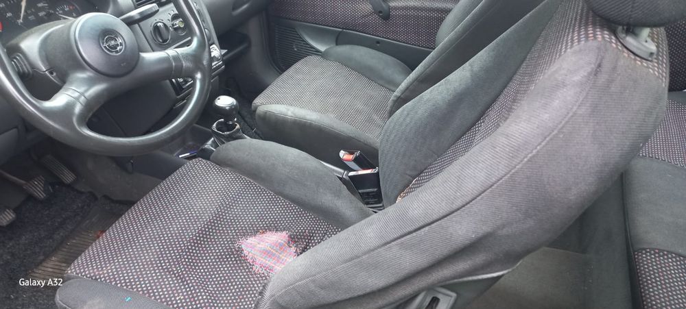 Opel corsa 1.5 5 lugares