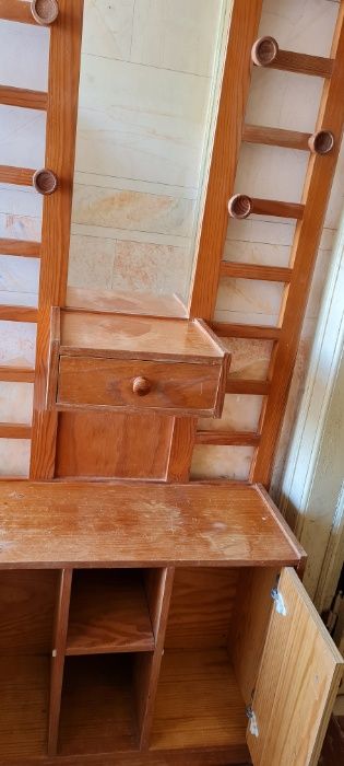 Móvel bengaleiro em pinho