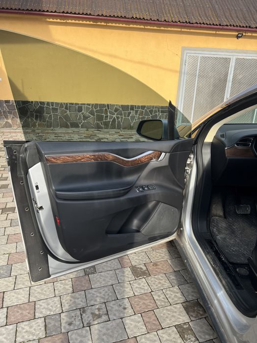 Tesla Model X 75D 2018 року